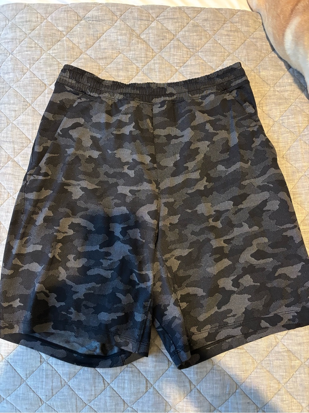 lululemon athletica Men's Black & Gray Camo Training Shorts